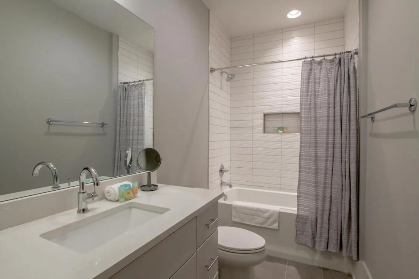 Large Impressive Townhome Private Viewing Terrace Nashville