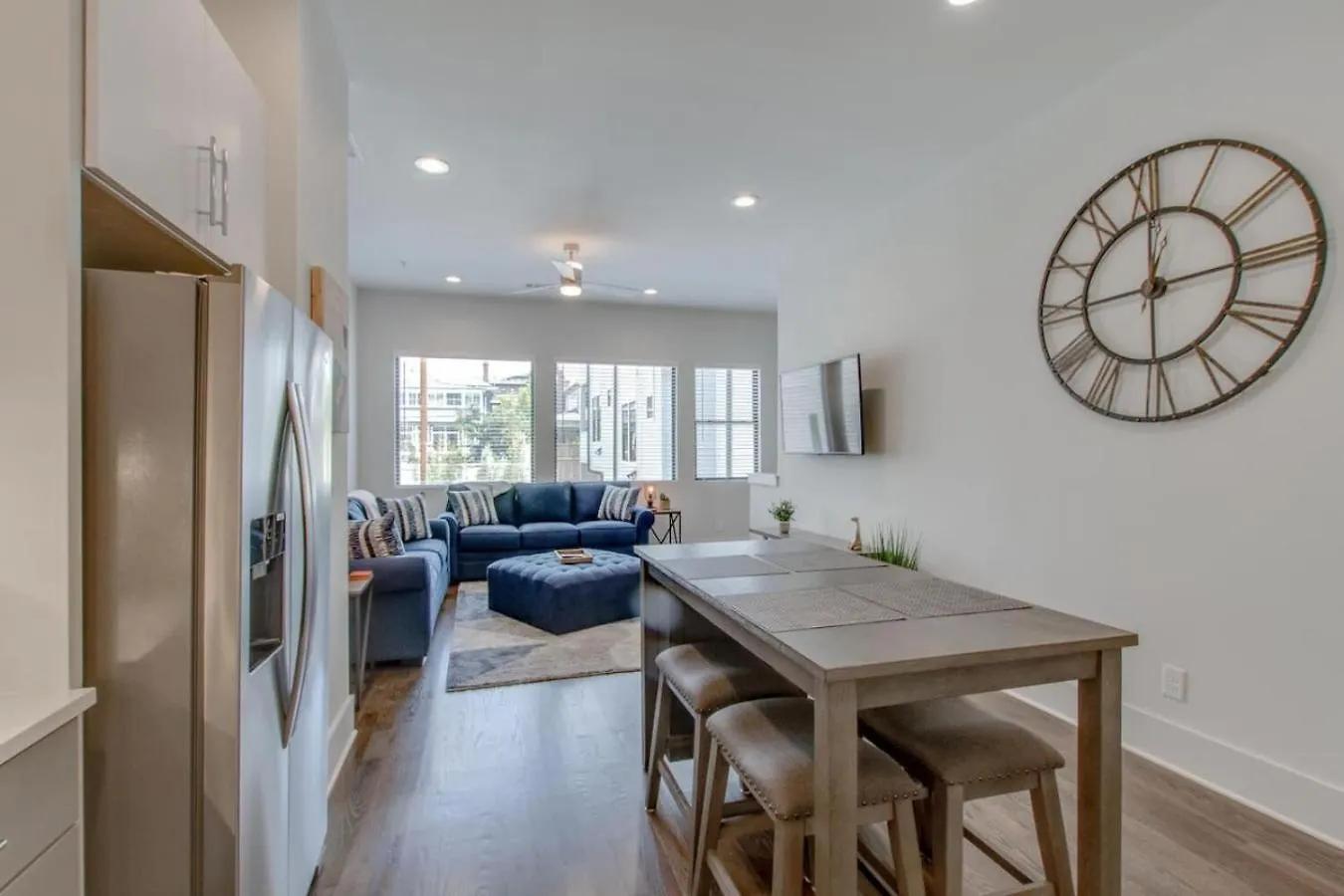 Large Impressive Townhome Private Viewing Terrace Nashville